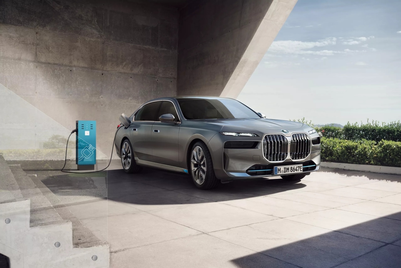 BMW X5 2025 performant et haut de gamme, idéal pour remorquer une roulotte.