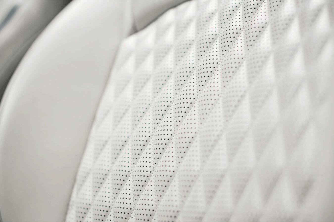 bancs-cuir-blanc-matelasse-infiniti-qx50-2025